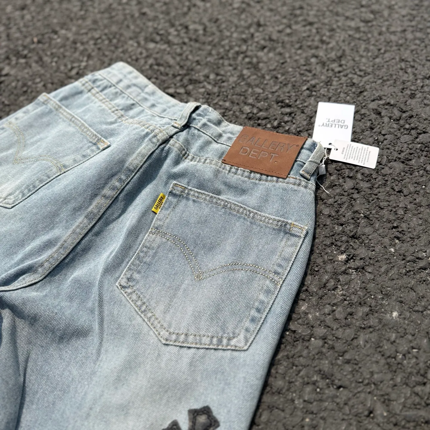 #8148 P290💰 Independent GALLERY DEPT. Vintage multi-leather splicing black leather cross loose washed flared jeans - truly restore the ultimate texture of Vintage - original hardware accessories washed and other elevators, QR code analysis are all purchased from the original factory, high degree of restoration, you are welcome to compare with a certain product ~ - three-dimensional version Loose and comfortable, not picky about the figure, tall and slim, factory Seiko, original factory quality control, same style for men and women, can be matched with couples, versatile recommendation Essential jeans for all seasons - sizes: 28 30 32 34 36
